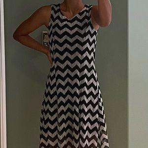 Black &gray zigzag stripe dress